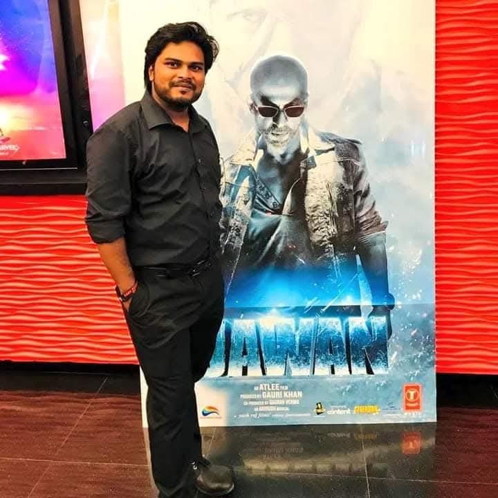 ArmyShahrukhBD's tweet photo. Happy Birthday too you #Chife @ShahriaRishad 
Your are the best we love u very much ❤️❤️
@iamsrk @TeamSRKsArmy @amitsrk05 @ShahriaRishad https://t.co/TTeAylChM2