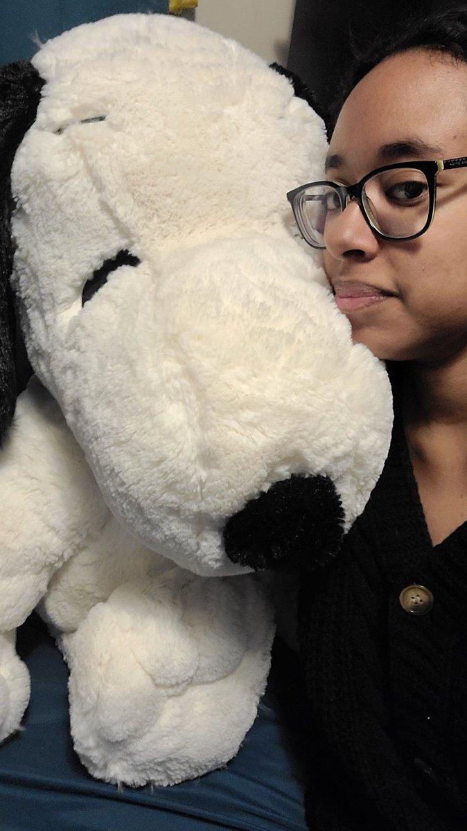 auri_love26's tweet photo. I got my mom the jumbo #snoopy from #trudyshallmark . He's huge I'm dying rn https://t.co/j7e5fViT96