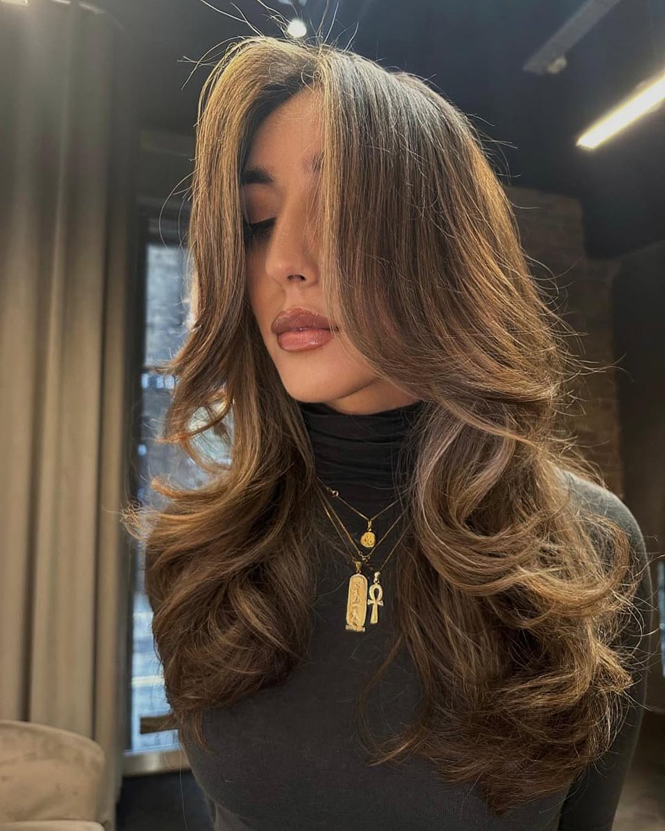 New year, new bangs, same main character energy 💇‍♀️

Ready to switch it up? Let’s make 2025 your best hair year yet with @patriziamanias