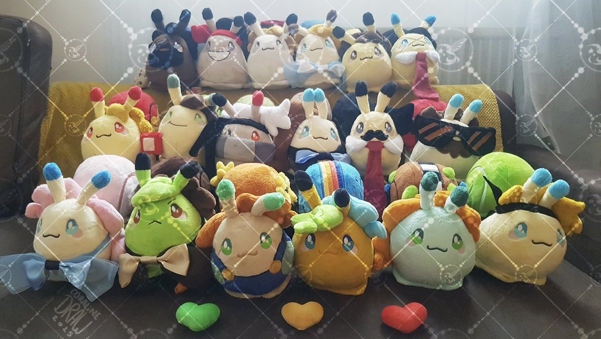 CoralineDraw's tweet photo. The Great Plush Snail Invasion 🐌🔪

Such soft &amp; cuddly little creatures, surely they aren't craving violence, right ?... RIGHT ?!

I said at first I wasn't going to make them all, but I'm a liar I couldn't resist 🤭

#traffictwt #wildlifesmp
🔄 are very appreciated
Close ups ⬇️ https://t.co/eDaTEzDDkW
