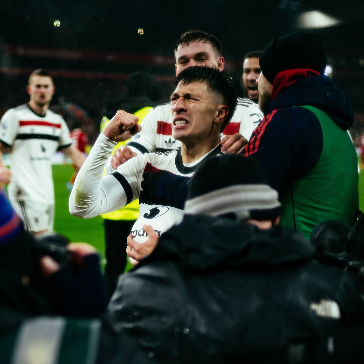 SanmayKhade's tweet photo. Proud of Manchester United’s fight; Amorim’s bold approach stands out. What a game &amp; one of United’s best displays this season, full of positives, with a top-class manager at the helm. 
A proper football game everyone loved to watch. 2-2

#MUFC || #LIVMUN https://t.co/ifUTsh6dLK