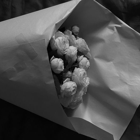 ⠀

⠀ — я чувствую жар обретенного слова,
⠀ пусть будет твоим.
⠀ случайные формы
⠀ пустых отражений в золе — 

⠀ пусть все будет твоим.

⠀