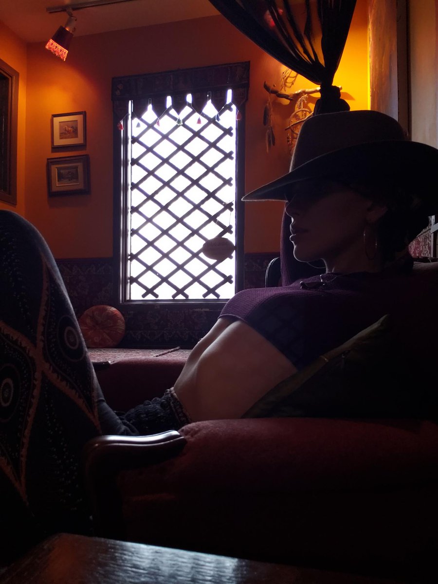 hennool's tweet image. My husband and I had a place just like this. 

It was a bohemian teahouse in the heart of the city. Open late nights. Full of nooks with bohemian rugs and pillows. 

We had coffee, but our specialty was masala chai that we would brew traditionally for roughly 12hrs.…