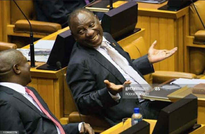 Jenny_msJ's tweet image. The cameraman is zooming on that ass 😂😂😂😂 #Uyajola99