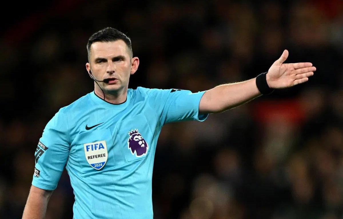Devcode_js's tweet image. It's a wonderful congratulations to Manchester United fans
But this ref is an enemy of Manchester United