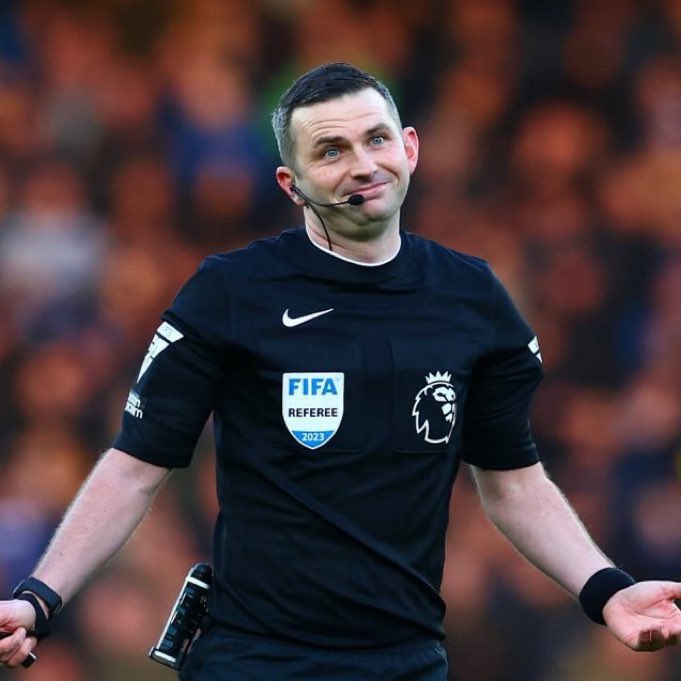 Devcode_js's tweet image. It's a wonderful congratulations to Manchester United fans
But this ref is an enemy of Manchester United