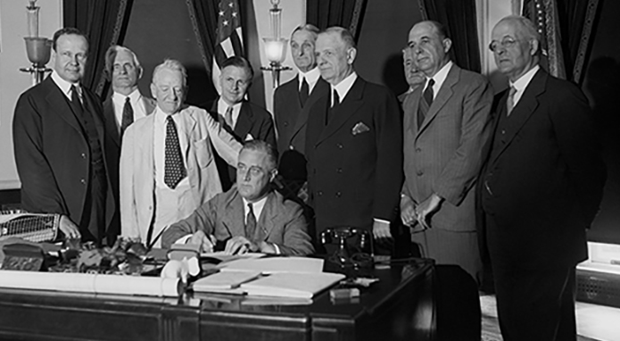 TheCurioNetwork's tweet photo. 04/10

One   of the most significant reforms was the Glass-Steagall Act (1933), which   curbed risky banking practices and introduced the FDIC, insuring deposits.   Confidence in the banking system was gradually restored—a crucial step toward   recovery. https://t.co/XA2YB2NrAp