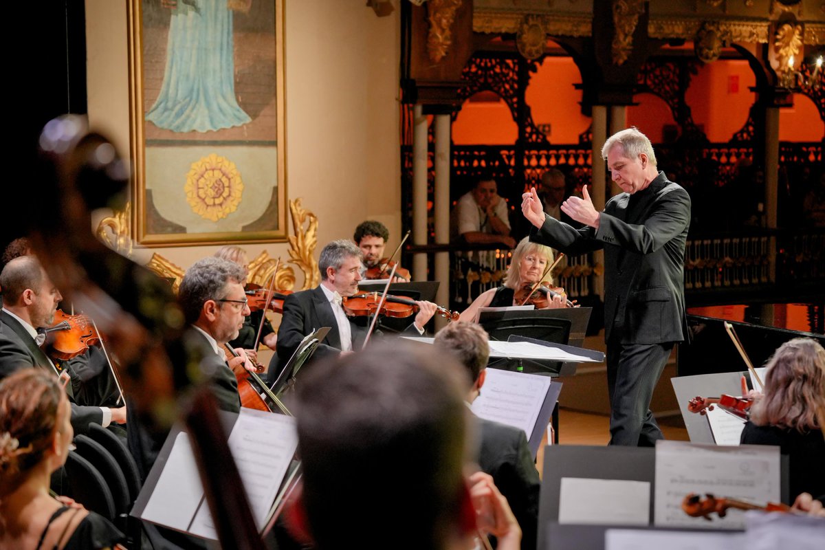 Cartagena de Indias, destino cultural, resplandece con la música de la península ibérica🎶.

El Teatro Adolfo Mejía ha sido el escenario del concierto inaugural de la decimonovena edición del Cartagena Festival de Música.

<a href="/Ipcc_Cartagena/">IPCC Cartagena</a>

#CantoDelMar
#CartagenaMusicFestival