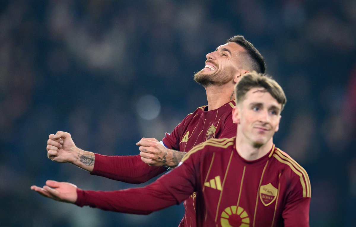 Saele 🤷🏻‍♀️
La felicità di Pellegrini dietro 💗
💛❤️ #RomaLazio