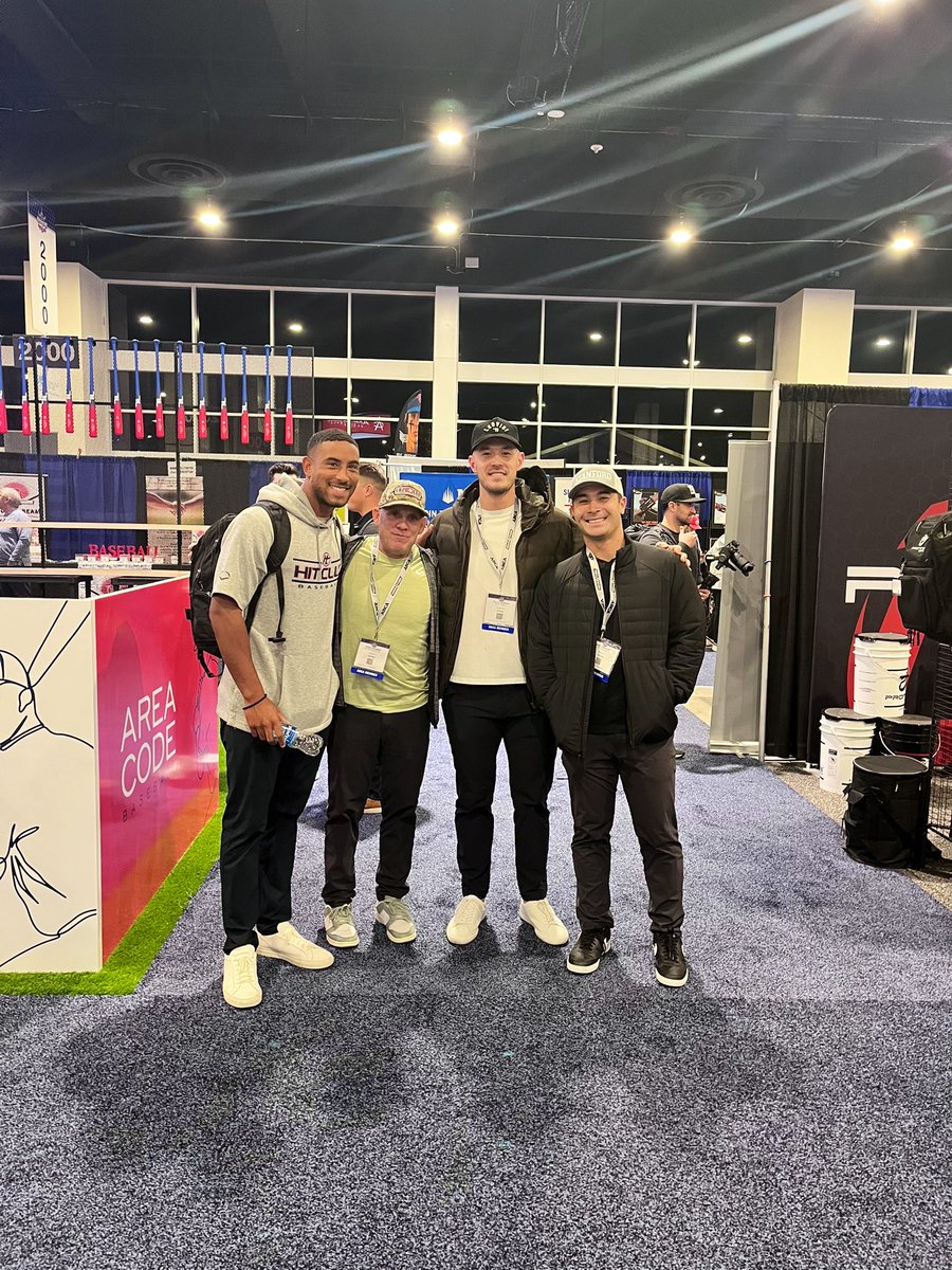 So proud to connect with former players <a href="/CollinTheroux/">Collin Theroux</a> <a href="/Andre_Mercurio/">Andre Mercurio</a> <a href="/JordanParoubeck/">Jordan Paroubeck</a> and spend time with them <a href="/ABCA1945/">ABCA</a>. I’m truly grateful for the men they’ve become—true difference makers who lead with heart and purpose. ❤️