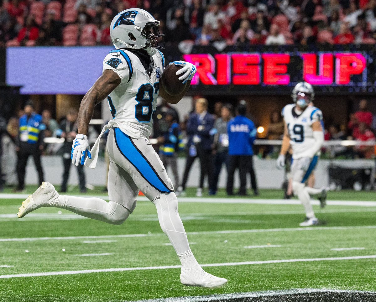 CharlotteVibe (@charlottevibe) on Twitter photo Bryce Young able to find David Moore for the score to make it Carolina 31, Atlanta 24. #KeepPounding <a href="/DmoeSwagg23/">David Moore-The_OVO_Duke™</a>
Staff 📸 Patrick Schneider Bryce Young able to find David Moore for the score to make it Carolina 31, Atlanta 24. #KeepPounding <a href="/DmoeSwagg23/">David Moore-The_OVO_Duke™</a>
Staff 📸 Patrick Schneider