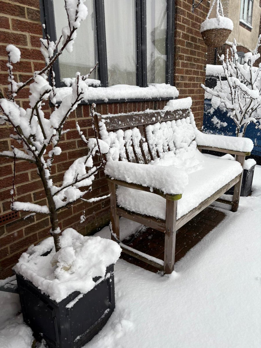 JamesBurrows001's tweet image. Week 1, first 5 days of 2025 &amp;amp; 15 #nhs1000miles of walking. 3 out of 5 days, achieving 10,000 steps. Lovely snow day, walking, sledging, and snowballing.  Hope everyone has a good week ahead