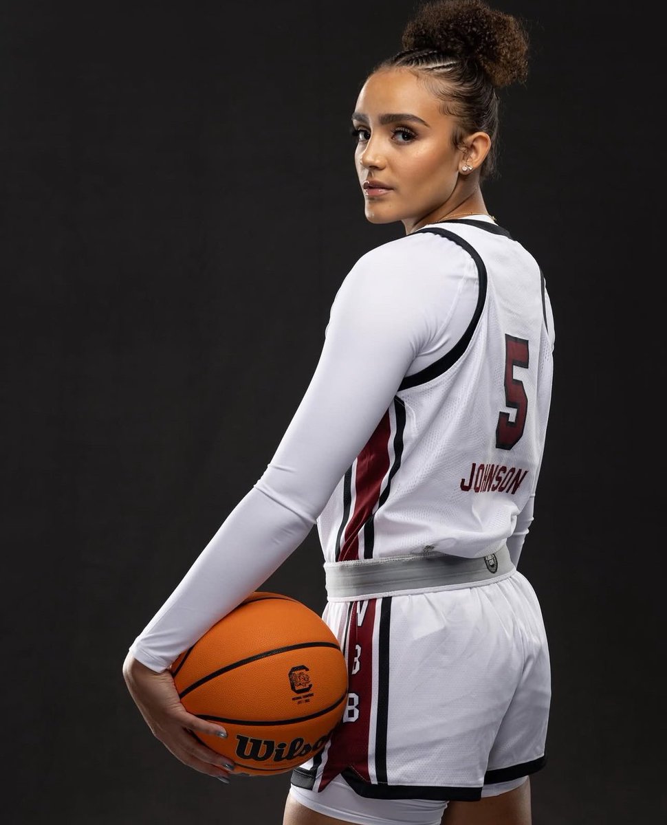 trendyhoopstars's tweet image. MILESTONE: Tessa Johnson just recorded the first 20-point performance of her collegiate career! 🥹🐔✨