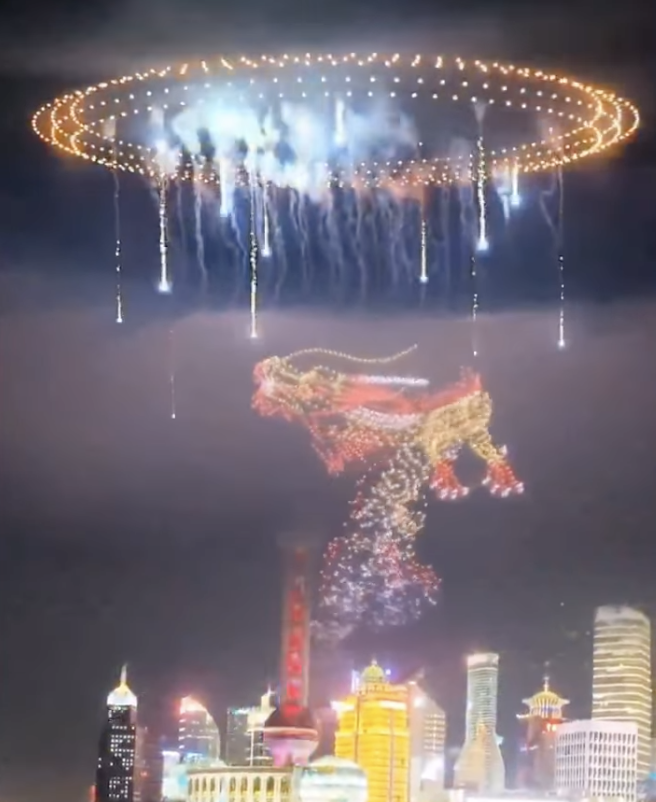 I've been tweeting about the NY celebrations in China, but the tweet I didn't send out was the drone show in Shanghai. There were no Chinese-language sources or evidence of the show anywhere, even though it went viral on X, Instagram, Tiktok. The 'show': x.com/OliLondonTV/st…