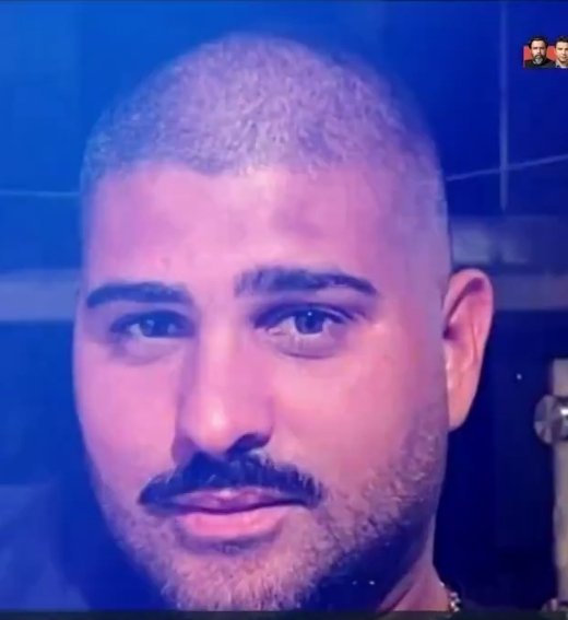 אייל הוא אב אוהב ל-5. בבוקר שלפני חג שמחת תורה הוא לוקח את האופנוע, נפרד מאשתו לשלום בהרצליה ונוסע להגיד חג שמח לאמו בנתניה. באותו זמן מאור מגיע מנתניה לאודים. שם הוא מוכר פרחים מדי יום שישי. יש לו חברה, זה רציני ביניהם והוא מתכנן להתחתן. בעוד כמה דקות אייל ומאור יידרסו למוות 🧵