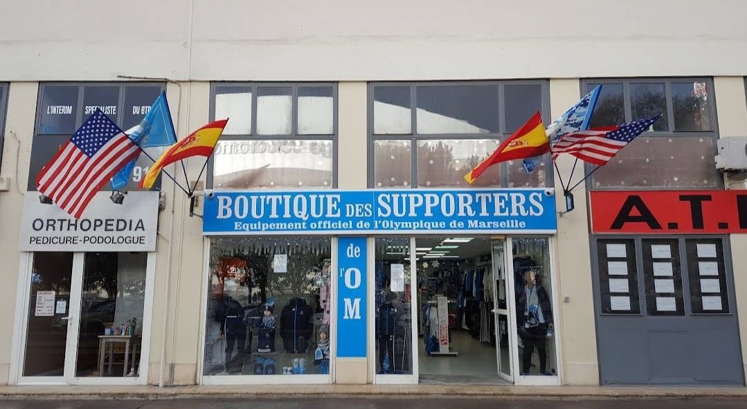 Le coin des LGBT+ (@lecoindeslgbt) on Twitter photo La boutique des supporters de l'OM vend une écharpe "PSG (Pédo Sado Gay)". Un commentaire <a href="/OM_Officiel/">Olympique de Marseille</a> <a href="/LFPfr/">Ligue de Football Professionnel</a> ? La boutique des supporters de l'OM vend une écharpe "PSG (Pédo Sado Gay)". Un commentaire <a href="/OM_Officiel/">Olympique de Marseille</a> <a href="/LFPfr/">Ligue de Football Professionnel</a> ?