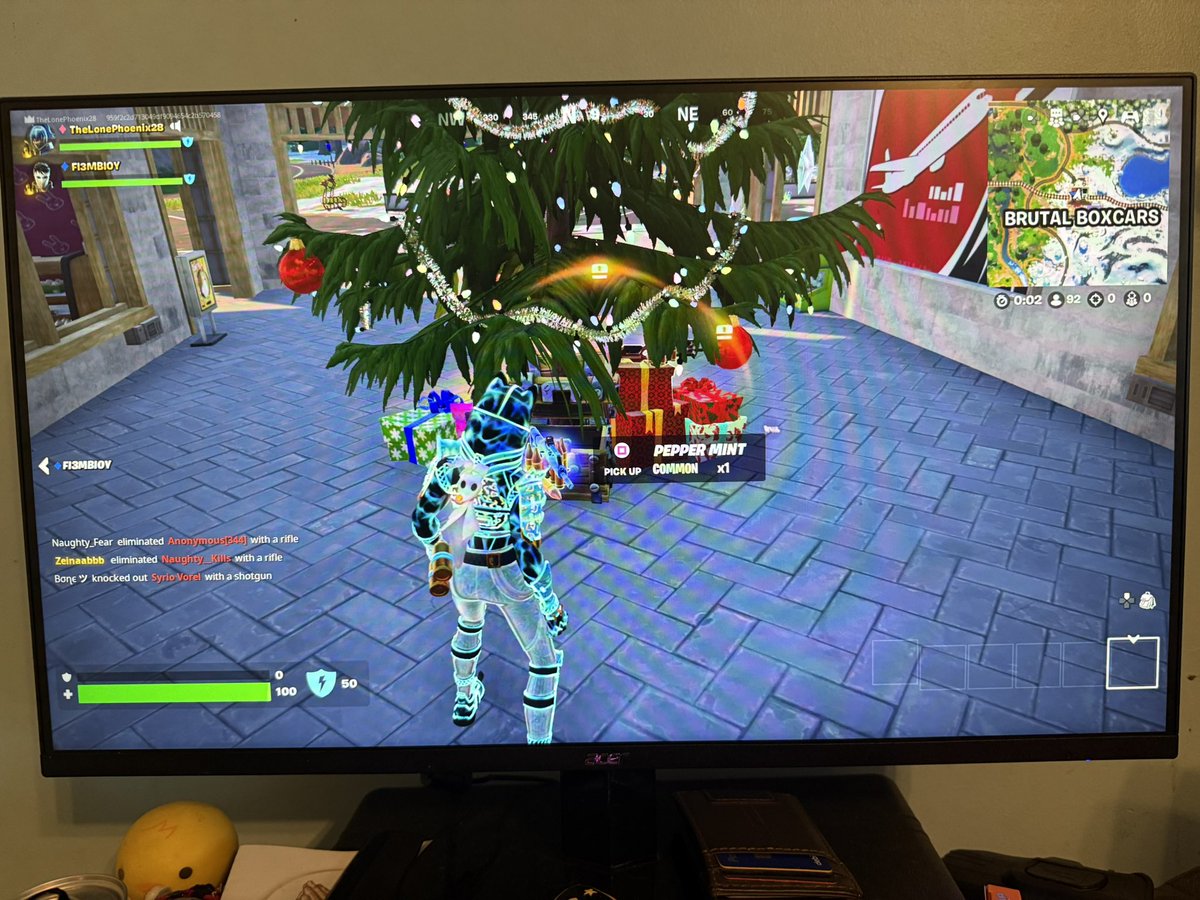 Clutch_Shortie's tweet photo. @FortniteStatus @FortniteStatus, loading into a game and landed. Didn’t load my pickaxe. Then picked up look and it would let me see nor use any of my loot????? Not to mention the game is so out of sync I’m getting shot through walls- any help????? https://t.co/7JDcX97Qmt