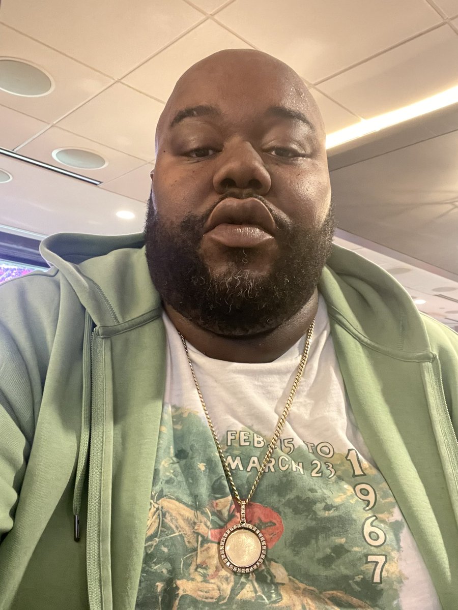 BigJon_Decatur's tweet image. I wonder what make them hate on me my heart made of gold!