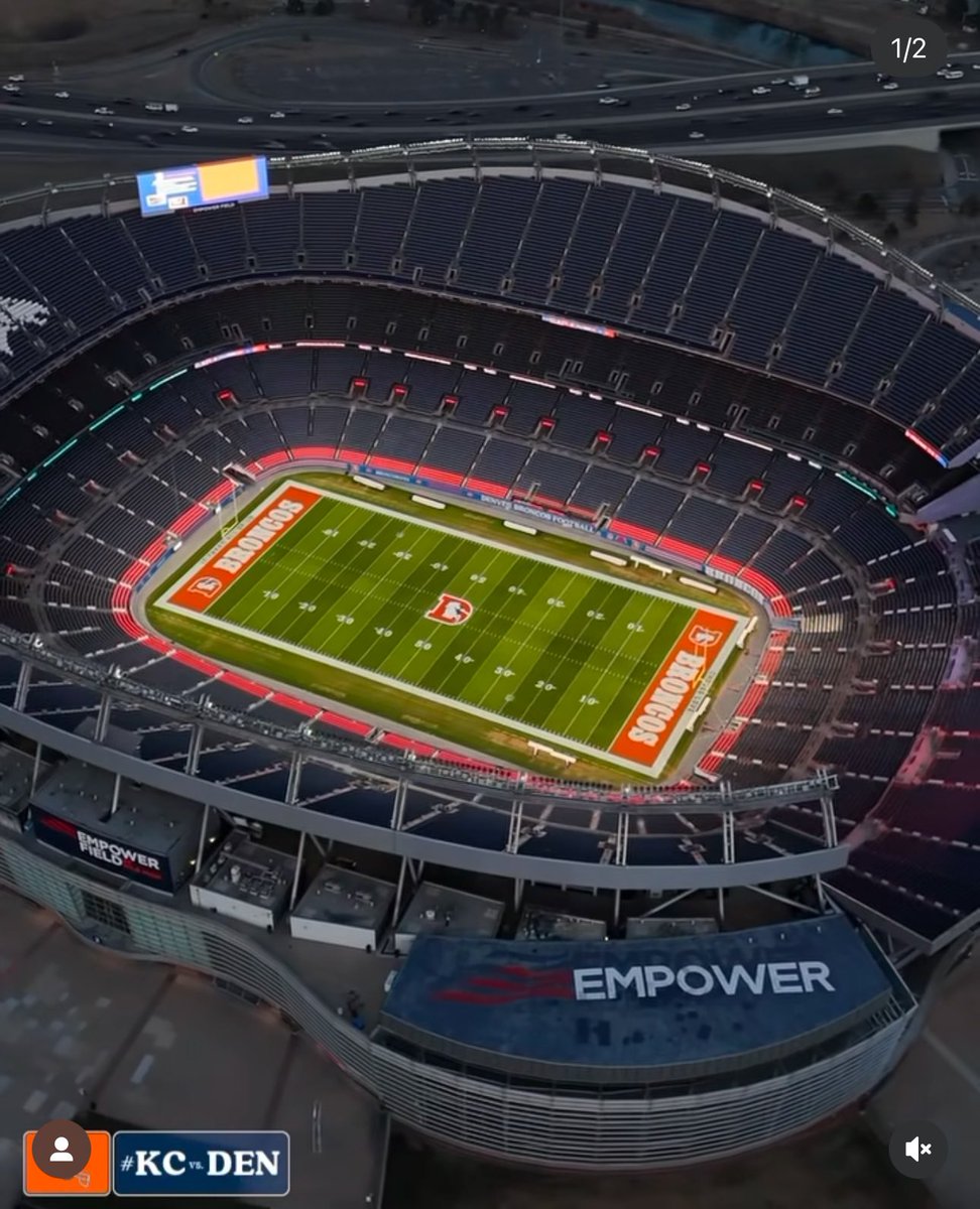 Let’s go BRONCOS! 🧡💙🧡 Win and we are in the playoffs!! Beat the @chiefs !!! 

#denver #broncos #broncoscountry #milehigh #milehighsalute #5280 #unitedinorange #BOlieve   #NFL #KCvsDEN @broncos