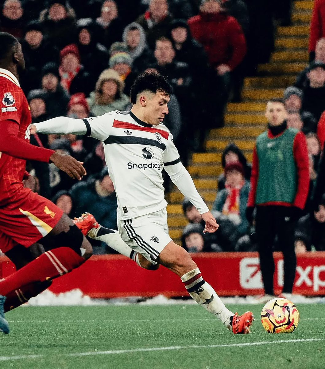 LisandrMartinez's tweet image. We have much to improve, and we will, but this fighting spirit and playing with pride for this badge must be our fuel. Thank you to the travelling fans for their support. @ManUtd 👹❤️