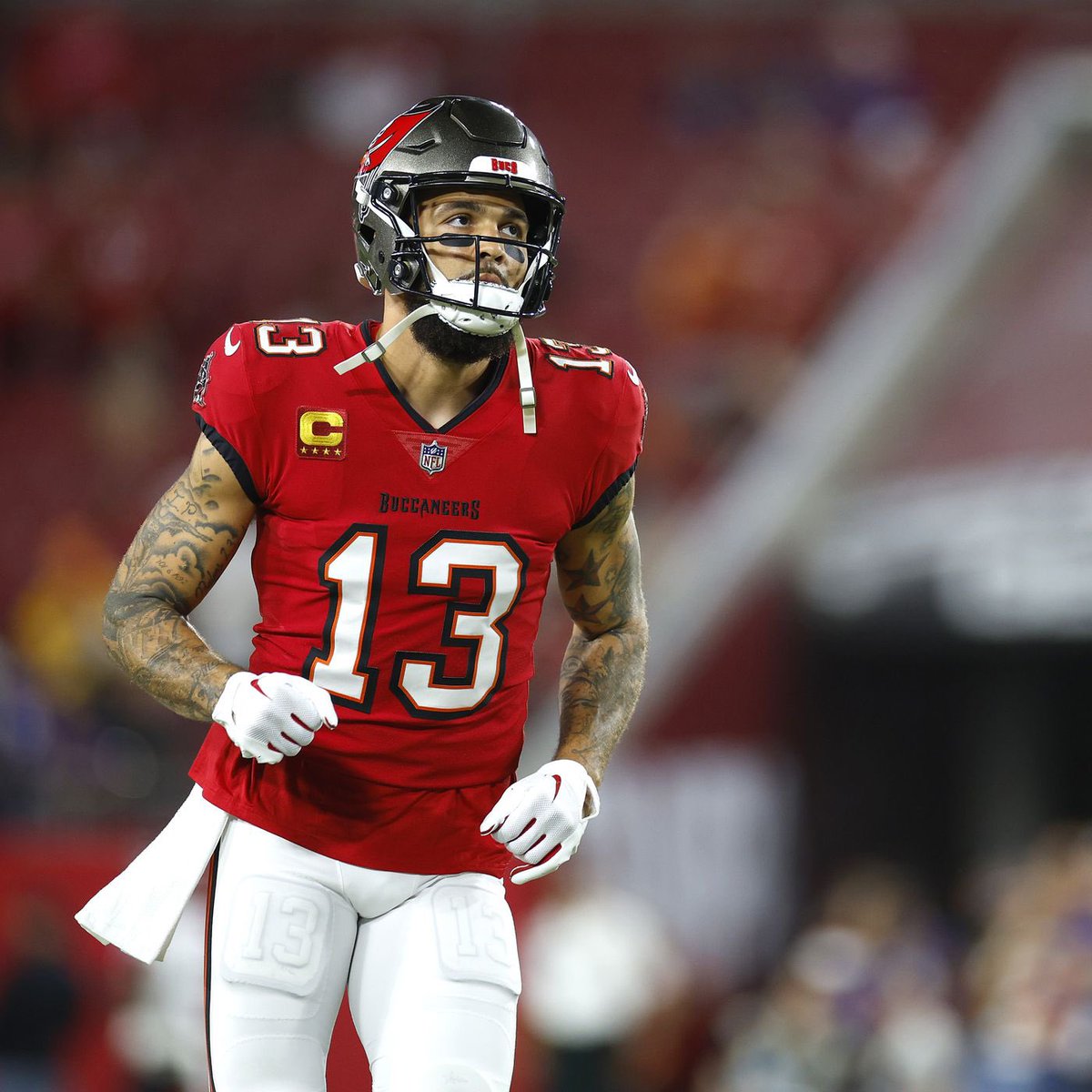 🚨BREAKING: Mike Evans is the first player in NFL history with 11 consecutive 1,000-yard receiving seasons to start his career.

🤯🤯🤯

LEGEND. 1ST BALLOT HALL OF FAMER. ONE OF ONE.