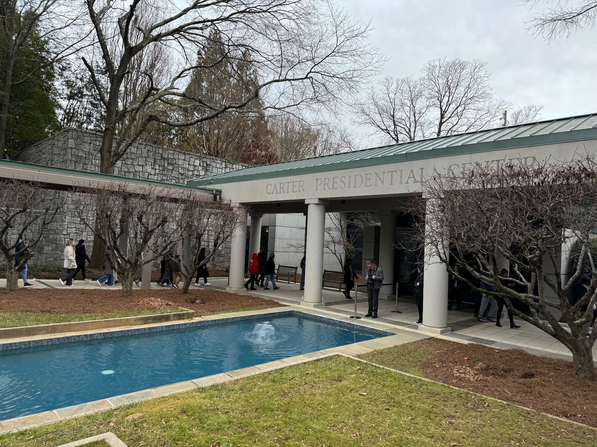 jon_gillooly's tweet image. Really no line to speak of outside @CarterCenter. Begins to back up once inside and the crowd winds its way through the museum, slowed by stopping to see all the artifacts until you see the president lying in repose. No longer than a 30 minute wait, though.