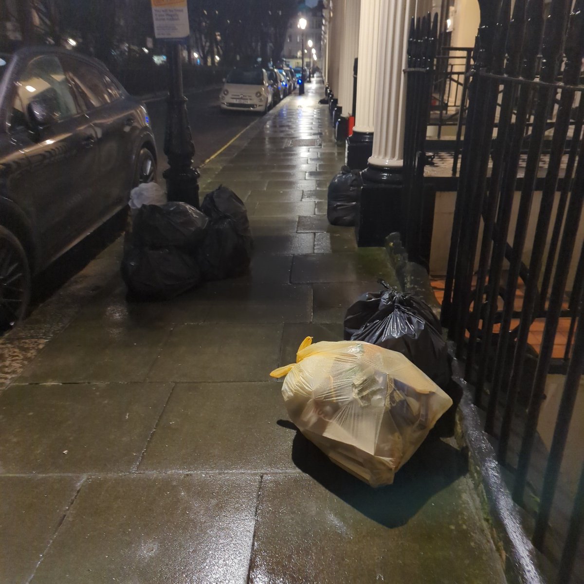 united_corn's tweet photo. @CityWestminster
Is that a normal thing to find this amount of trash right in front my place ?
As if my door was the trash collector can
Now rodents are going to come and be so delightful. And I pay for this???! https://t.co/PzQRluQodM