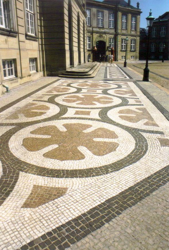 StephenGarone's tweet photo. The royal #palace of #Amalienborg, one of the most beautiful #buildings in #Copenhagen, #Denmark, also has a spectacular approach. Find out more at https://t.co/6ceWboEcHv 🇩🇰 https://t.co/mf2Bo0XPRi