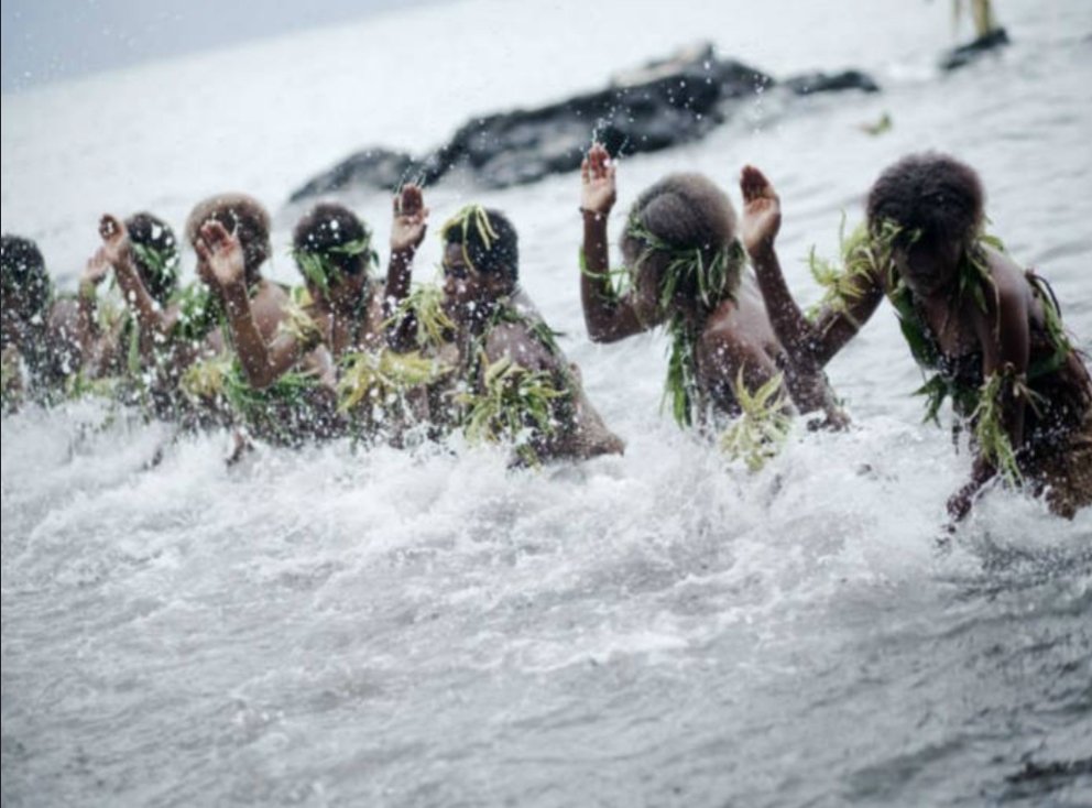 Women in Vanuatu have a beautiful and rich history of percussion &amp; song with their waters. 🇻🇺

youtu.be/vUUVEvffzSI?si…