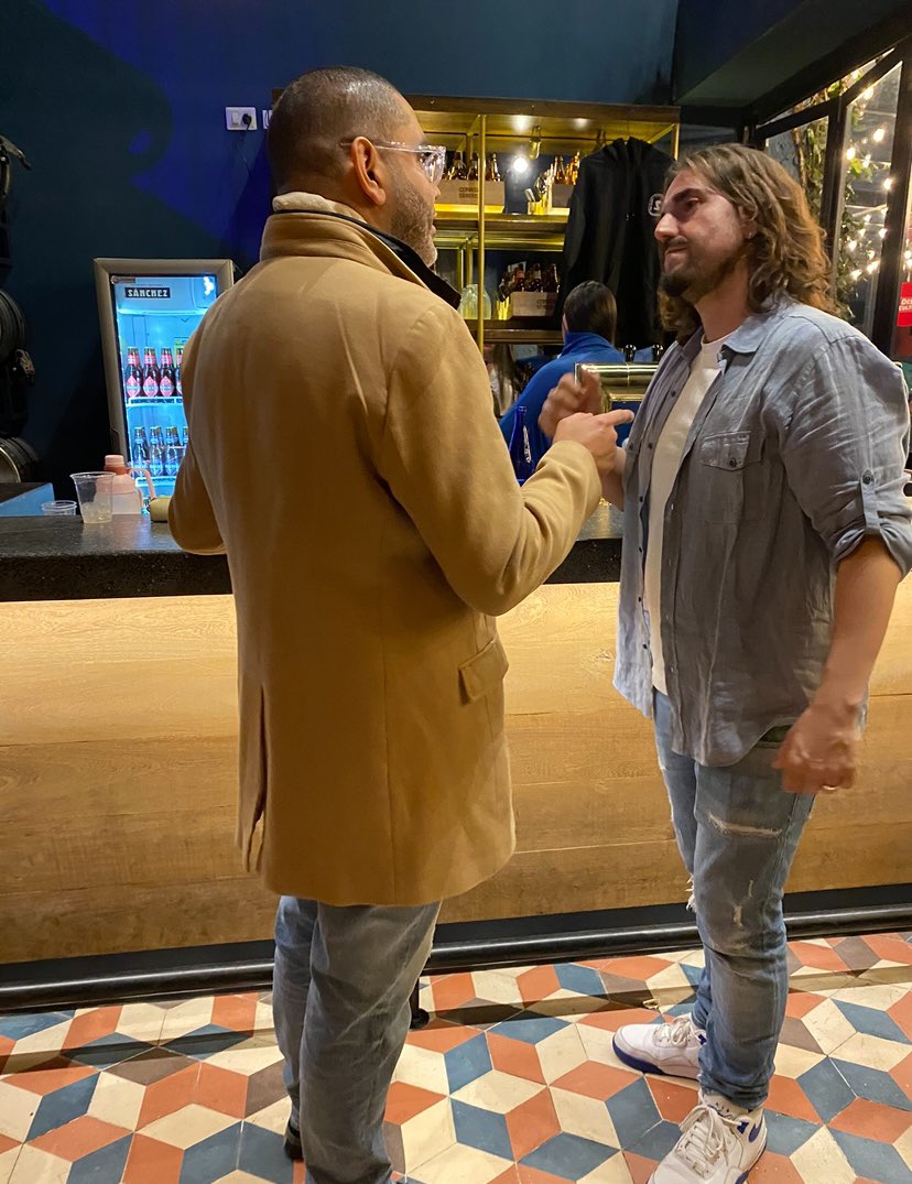 Gracias <a href="/andressuareztwi/">Andrés Suárez</a> <a href="/manueljabois/">Manuel Jabois</a> De lo mejor que he leído en mi vida.