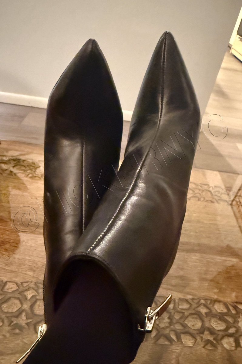 LickerNyc's tweet photo. 😈😂 @GoddessJamie_D loves showing me off to her friends for the shoe licking piggy wallet that I am!

🥰🥰🥰🥰🥰🥰

🔥🔥🔥🔥🔥🔥

❤️👅👡👢👠😁  

#shoes #shoefetish #sexyshoes #feet #toes #footfetish #sexyfeet #femdom #flr #shoelicking #shoeworship #footworship #paypig https://t.co/UZdO89XdZ1