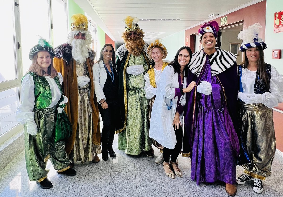 Recibimos a SS.MM los Reyes Magos de Oriente, acompañados por las espectaculares voces y canciones de músicos maravillosos, que un año más, amenizan este mágico día.
Gracias, gracias y gracias!!! <a href="/dani_montesino/">Daniel Montesinos</a> <a href="/ealoviz/">Estefanía</a> <a href="/Crisma_GC/">Cris!!</a> 
#somosCHUNSC #somosSCS