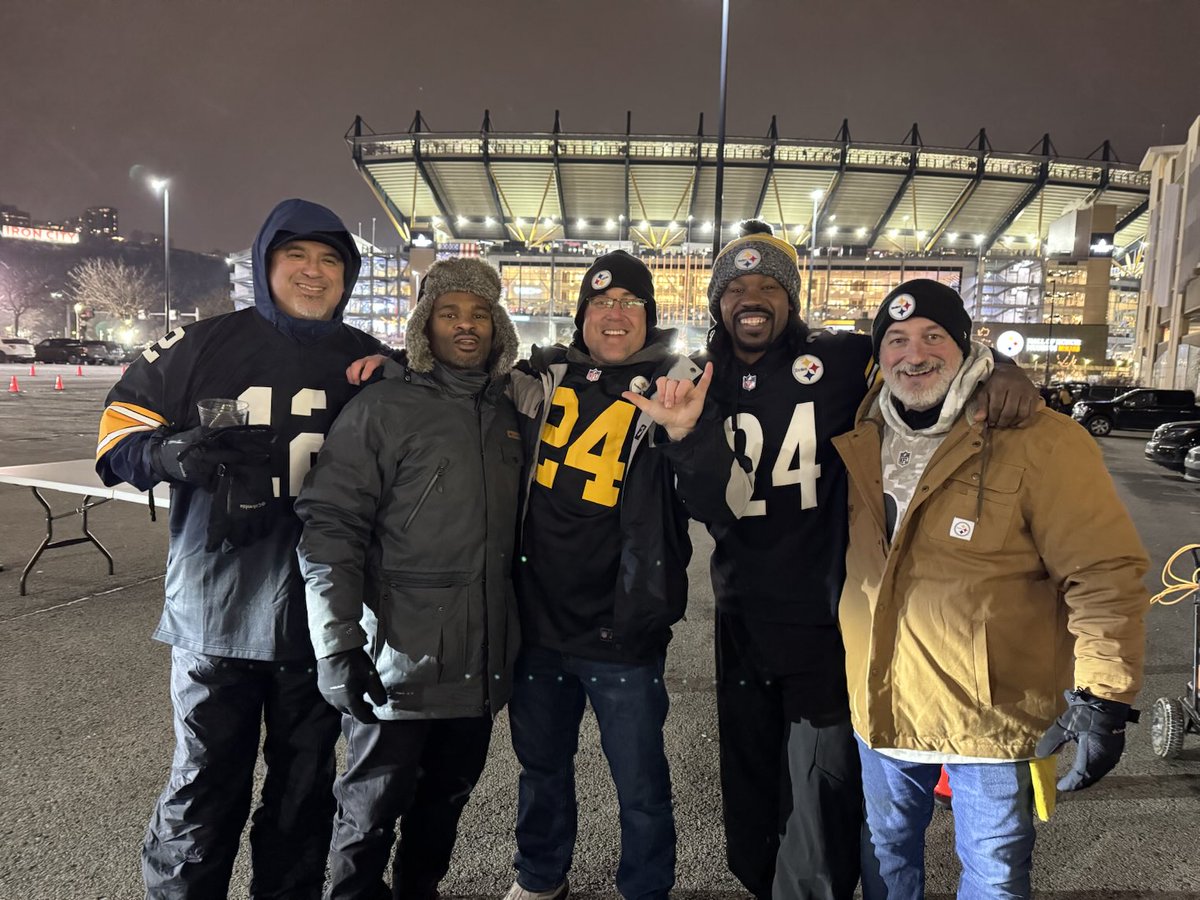 Coach_CRoberts's tweet image. Joey Porter (Steeler Nation) is a Roadrunner Fan! Let’s go!