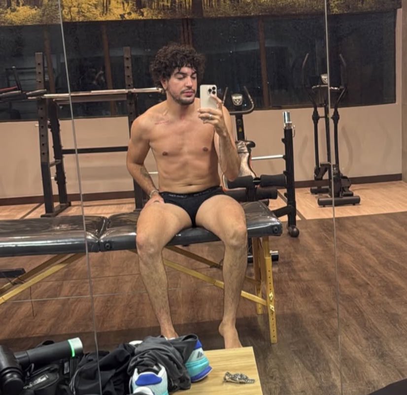 QGdoPOP's tweet photo. FARIA? Cantor Nattan em nova foto. https://t.co/0iAu0JMSRu