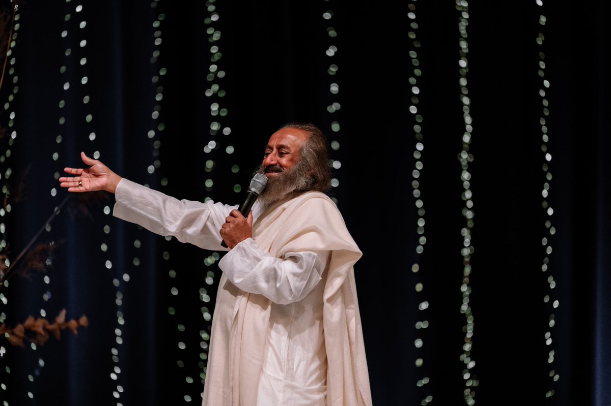 Gurudev's tweet photo. Thousands basked in bliss in the masterclass in Berlin. Three experiential wisdom sessions on the power of consciousness. https://t.co/bE09cJxiQI