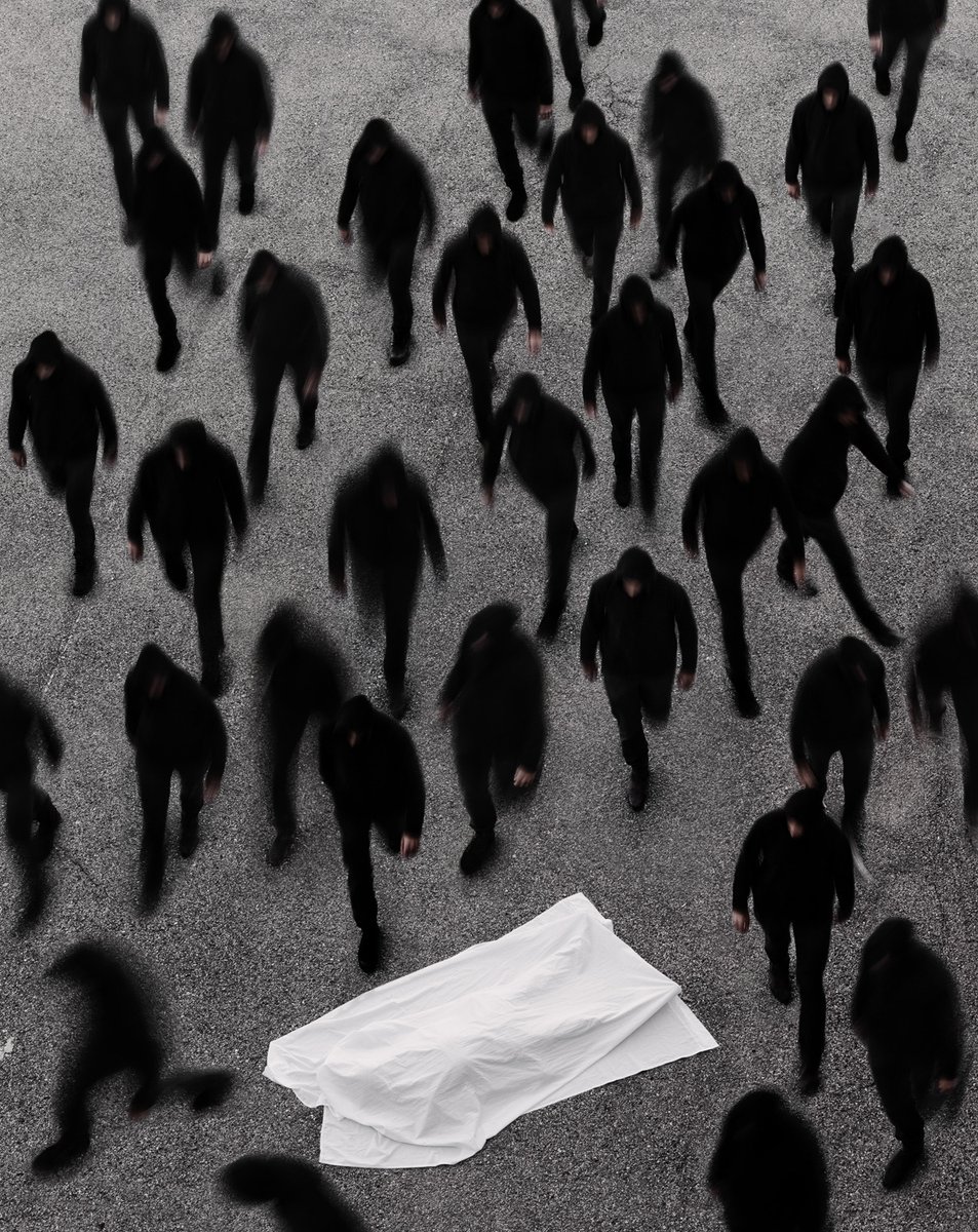 One of these 2 images sold recently in a private sale 👀 

All images from my "Hollow" series are available as 1/1s via DM 🔥