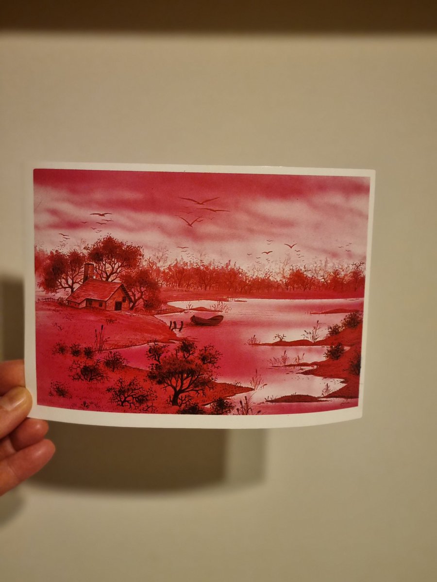 Babasını bana kartpostal gönder diye tembihledi. Bu pembe kartpostalı kızına almış, güzel bir not da yazdı. Bazı kızlar çok şanslı. :)