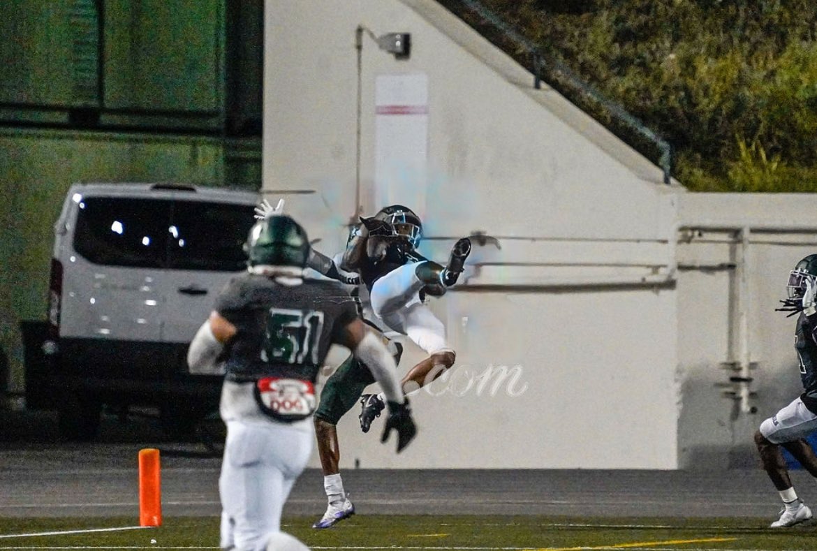 yeahkjay's tweet image. high point that ball catch me up top ! true freshman film. All National Central League 6’3 175 DB hudl.com/v/2QBT05