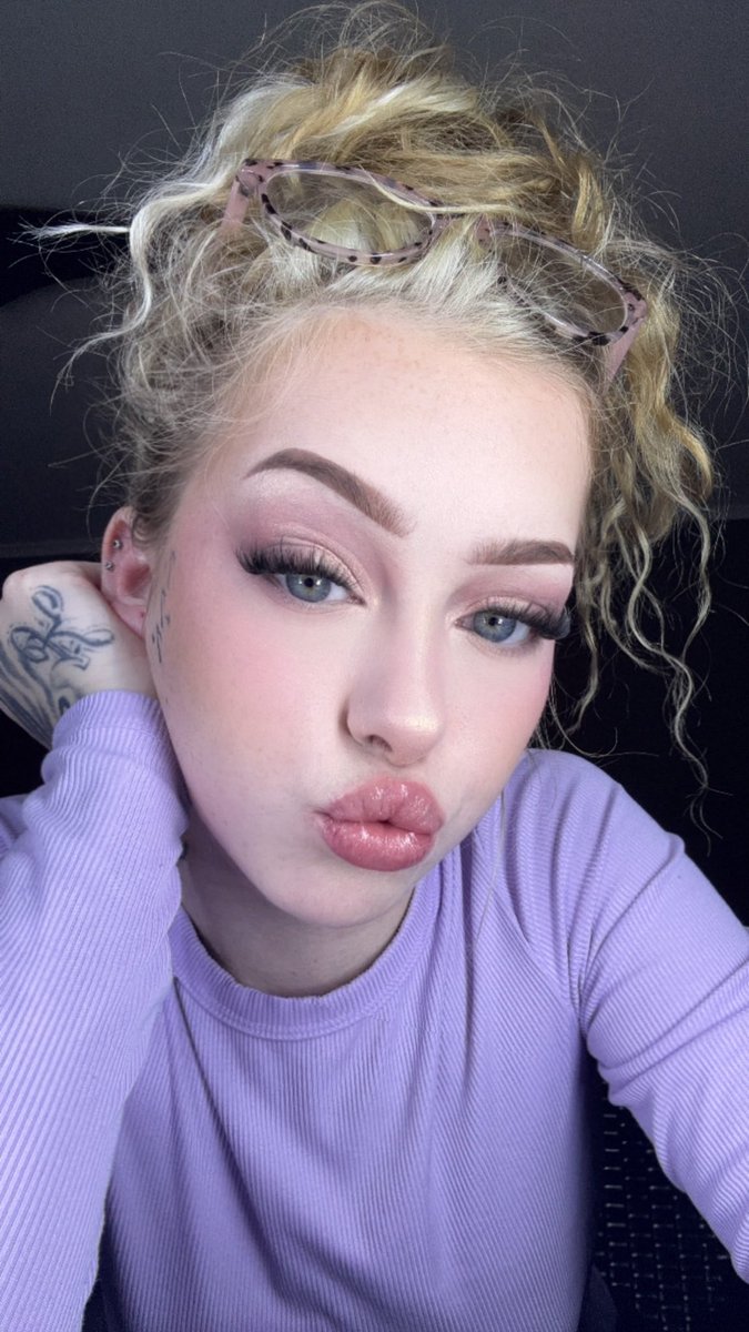 bbittybrat's tweet image. Spend money on me because I deserve it &amp;amp; you have nothing better to do anyways 🥰