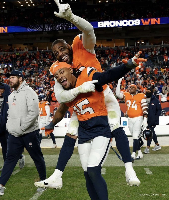 HighAsTy's tweet photo. first Broncos duo to record double digit sacks since 2018 🥹 https://t.co/3VlezaGRqm