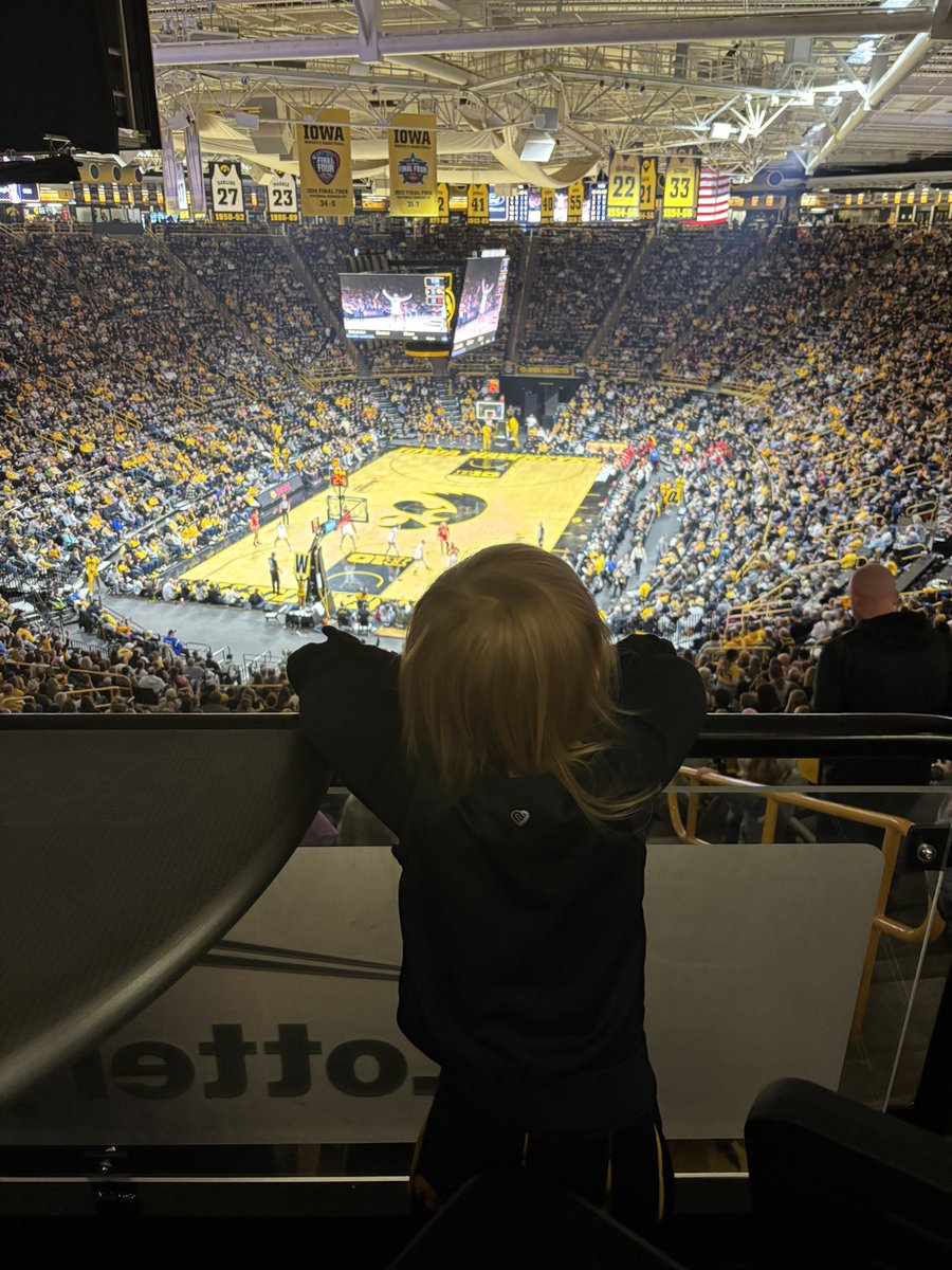 jsfix60's tweet image. Go hawks! #fightforiowa