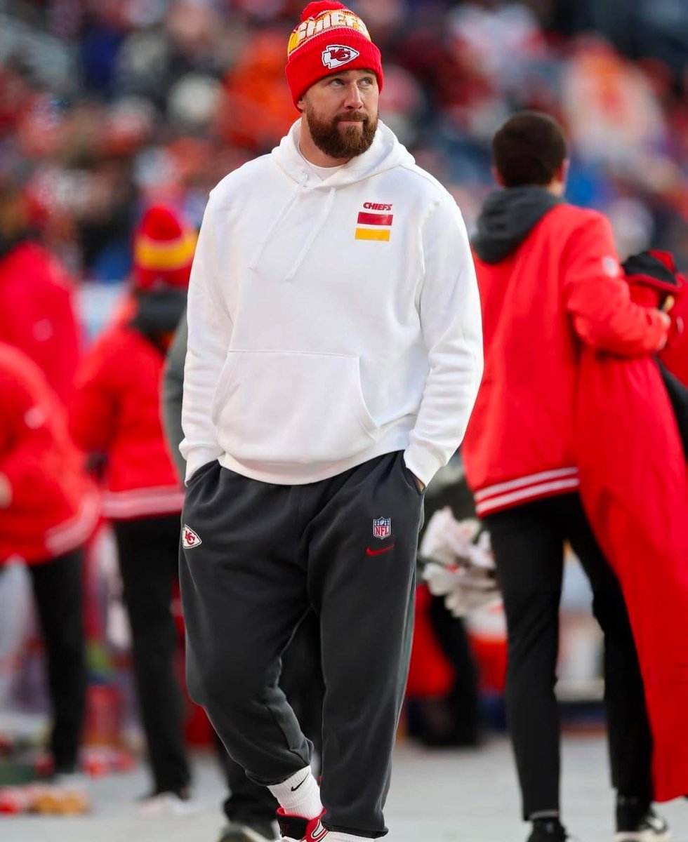 becca_canada1's tweet image. I LOVE COACH KELCE