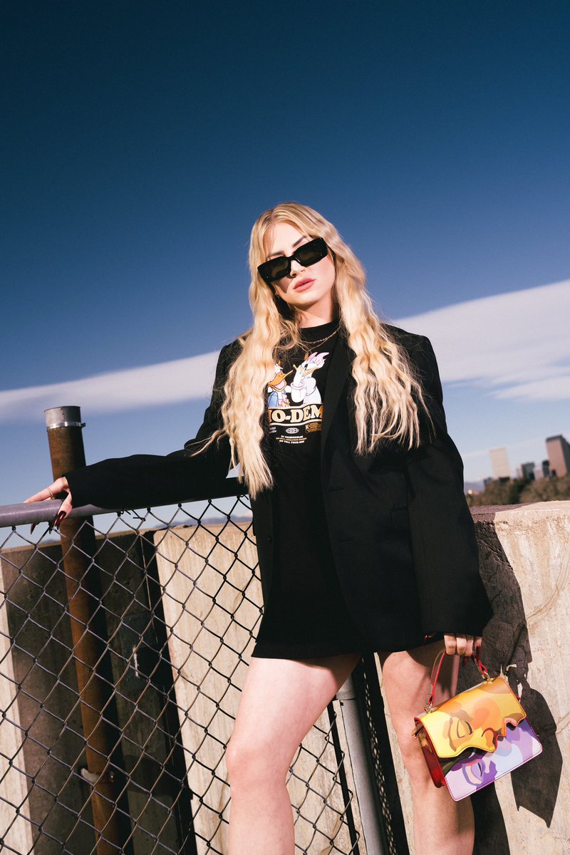 modem_shop's tweet photo. @katieee_mariee for @modem_shop 

🦆🩷🖤💙🧡

📸: @brennanadams_ 

[#] #modem #SeeYouSoon #Rooftops #Online #disney #donalduck #daisyduck #fuckem #newyorkcity https://t.co/eFtC6U3JOh
