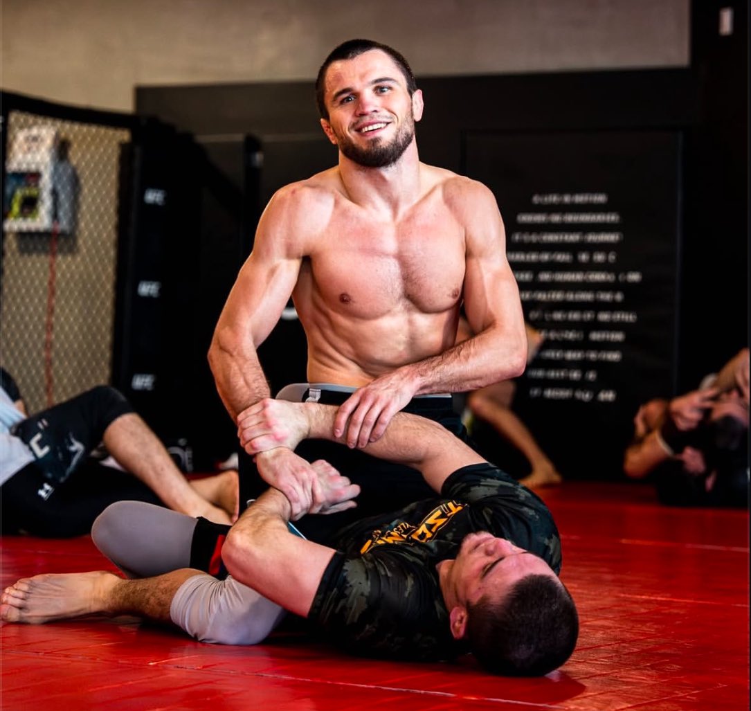 Umar’s physique 2 weeks from UFC 311 💪🏼