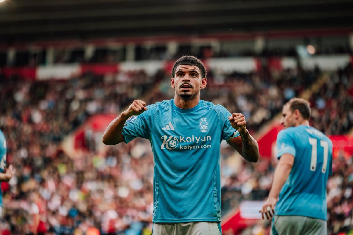 Wolves3rb's tweet image. 🚨 قرار صعب جداً لكني قد هالتحدي 

في حال فاز نوتنغهام على ولفرهامبتون راح احط غيبس وايت افتار لمدة 3 ايام 

بالتوفيق للذئاب 🐺💛