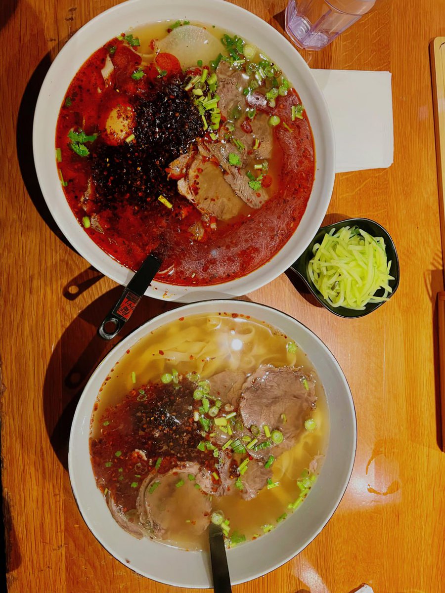 WhiteJoin04's tweet image. Delicious food is worth waiting for, but beautiful life doesn't seem to want me to wait.