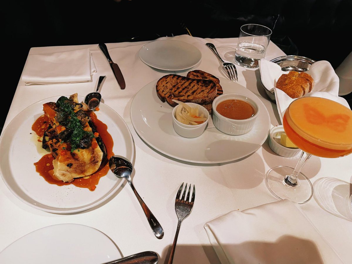 WhiteJoin04's tweet image. Delicious food is worth waiting for, but beautiful life doesn't seem to want me to wait.