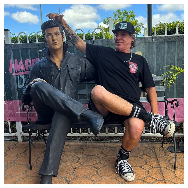 🚗🎶 ROADTRIP VIBES! 🎶🍔
ELVIS is outside at Happy Days Diner!
geltchy.com.au 

🛞 Cruise to Wide Bay for:
☕ Classic café treats
🍔 Retro diner vibes
🎸 Rockabilly beats &amp; greaser style

📸 Snap a pic with the King &amp; tag your crew! ✌️ 
#KustomKulture #Geltchy