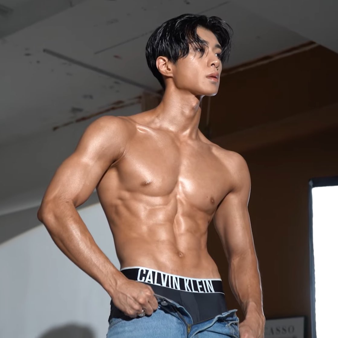 Wyaatx's tweet photo. Confidence is the hottest thing you can wear, but a fit body makes it sizzle. https://t.co/XZUix8yJEK
