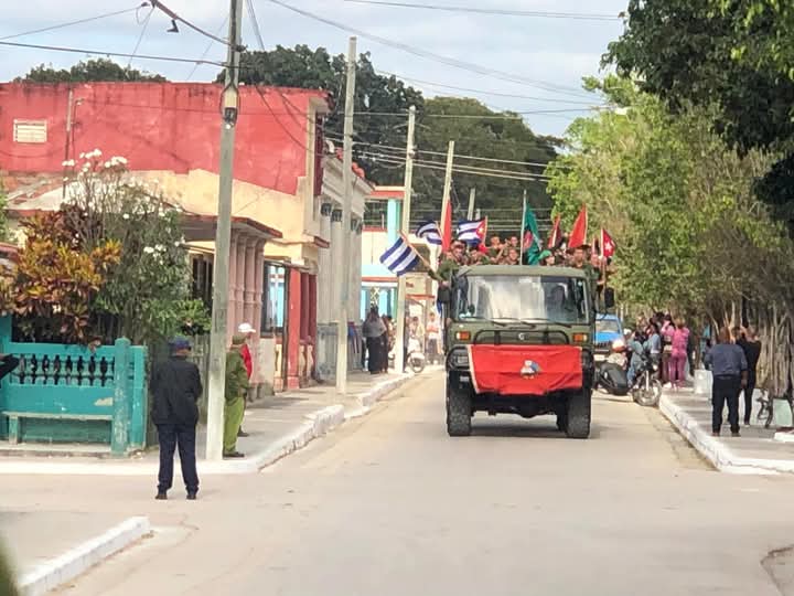 llanes_yandy's tweet photo. Ya se encuentra en Sancti Spíritus la Caravana de la Libertad.
#66AñosEnRevolución 
#ConLaFuezaDeLaUnidad https://t.co/5HKFZQoTRh